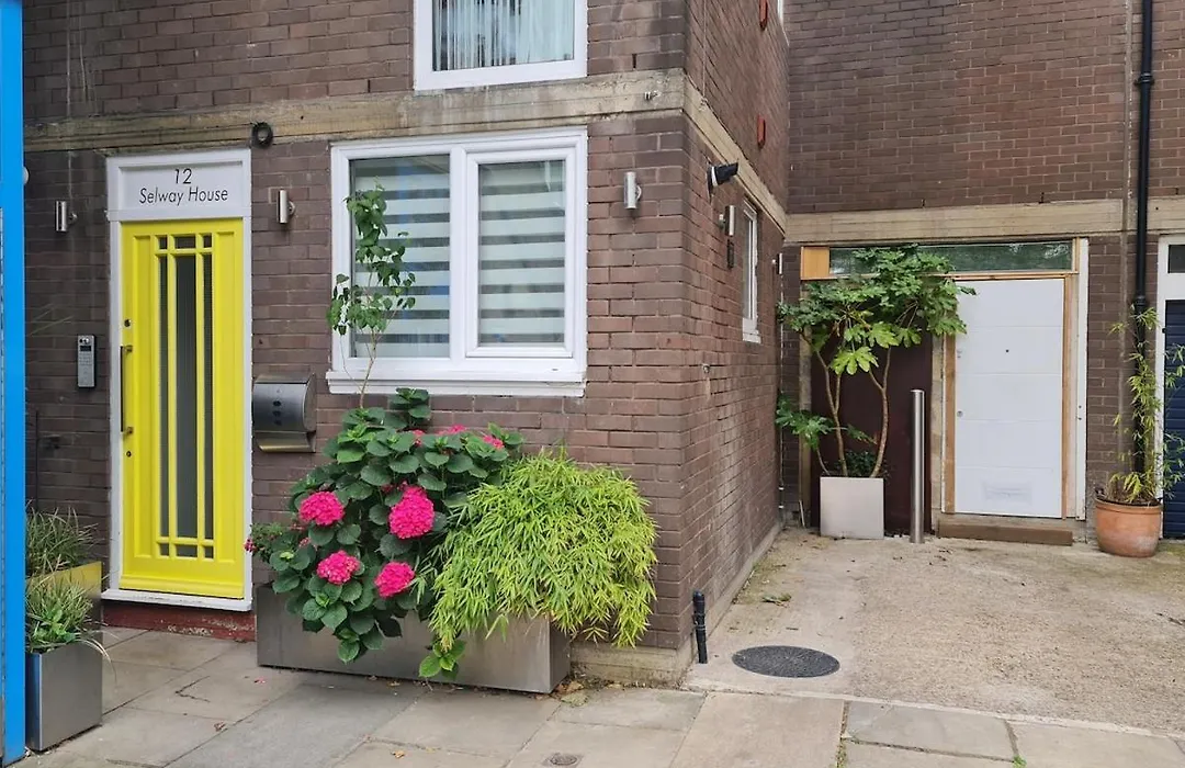 Beautiful 3 Bedroom House Stockwell Central London-1