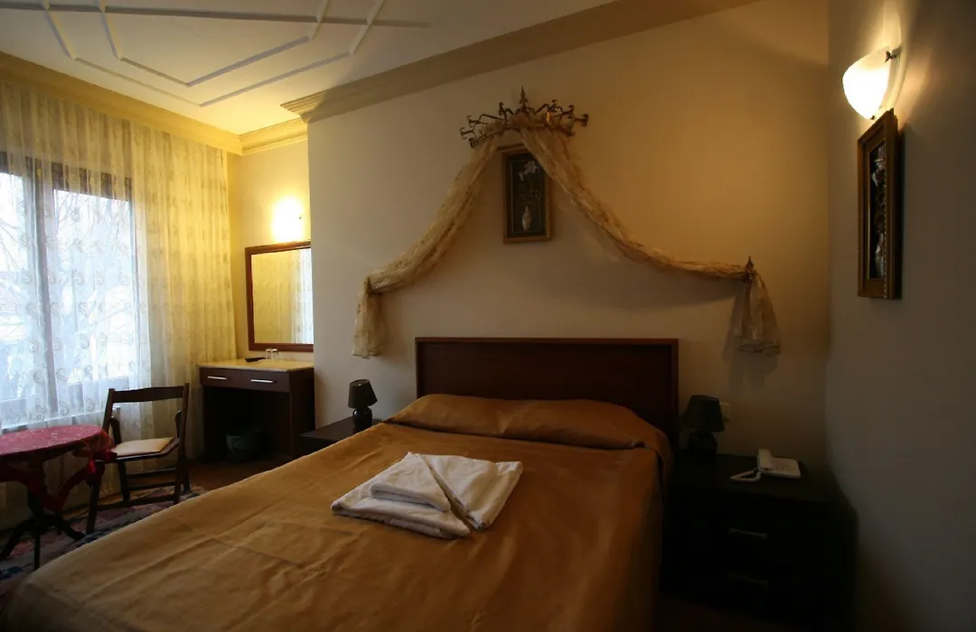Hotel Peninsula-1