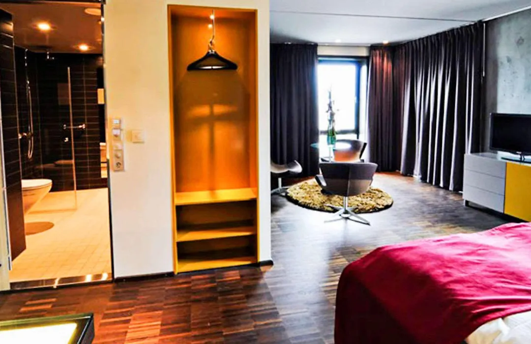 Comfort Hotel Square-1