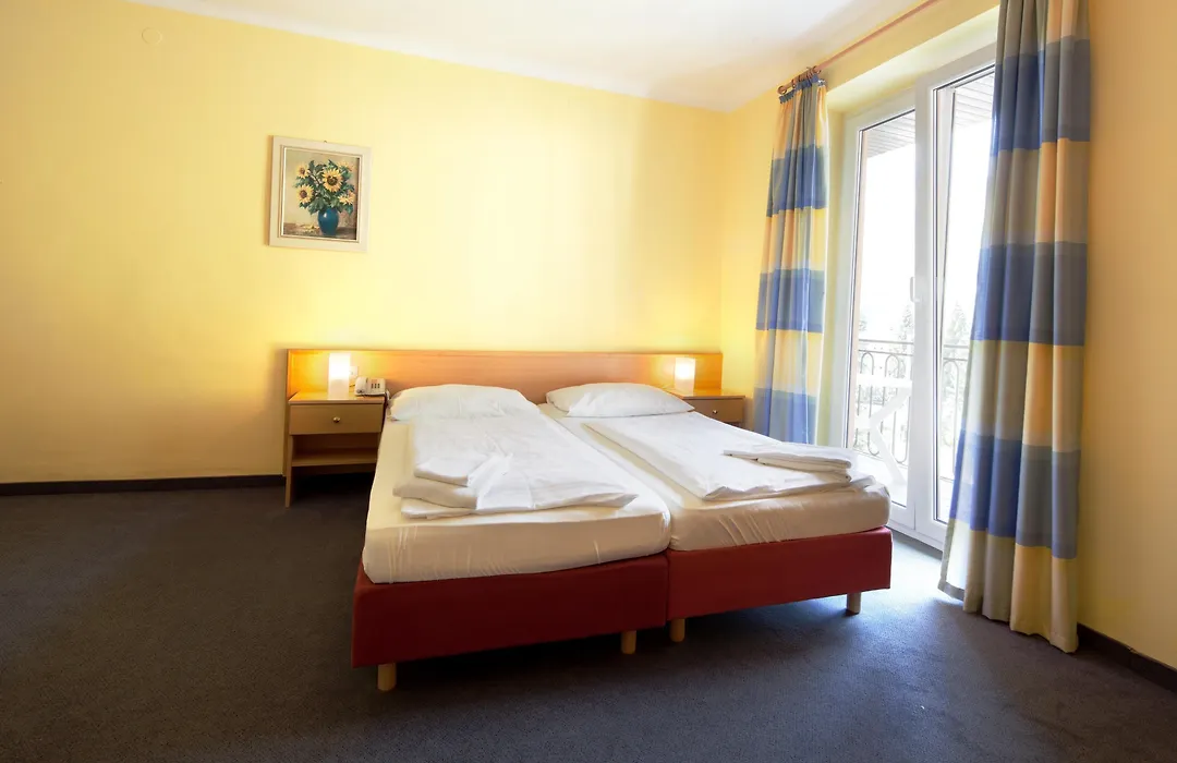Euro Youth Hotel & Krone-1