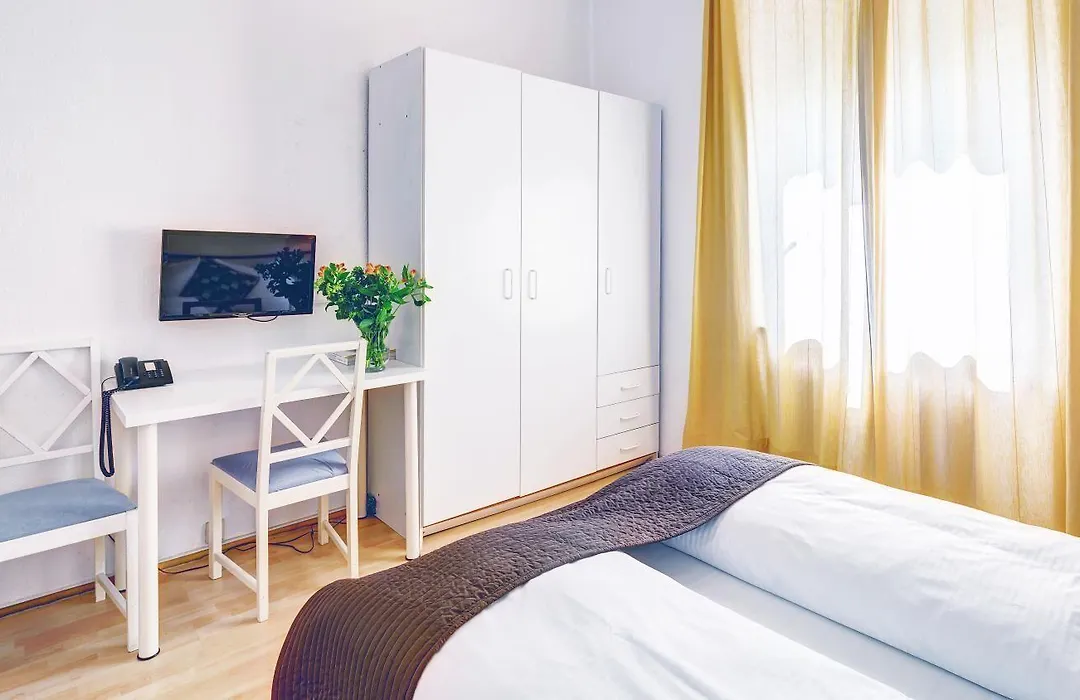 Hotel Cornelia-1
