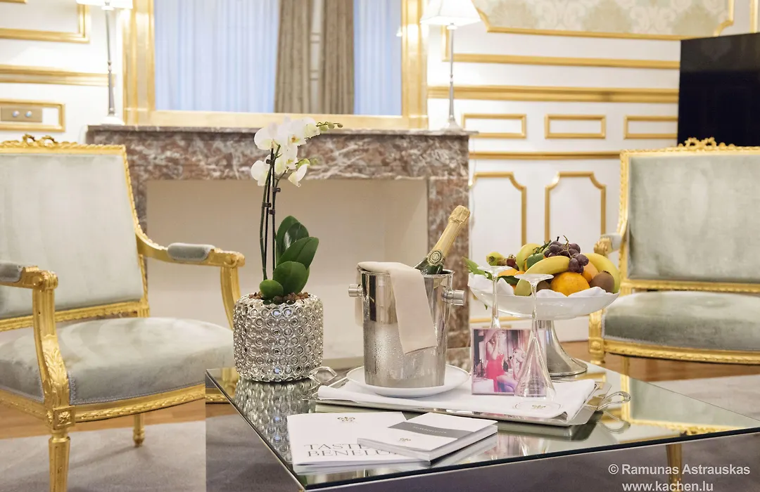 Hotel Le Place D'Armes - Relais & Chateaux-1