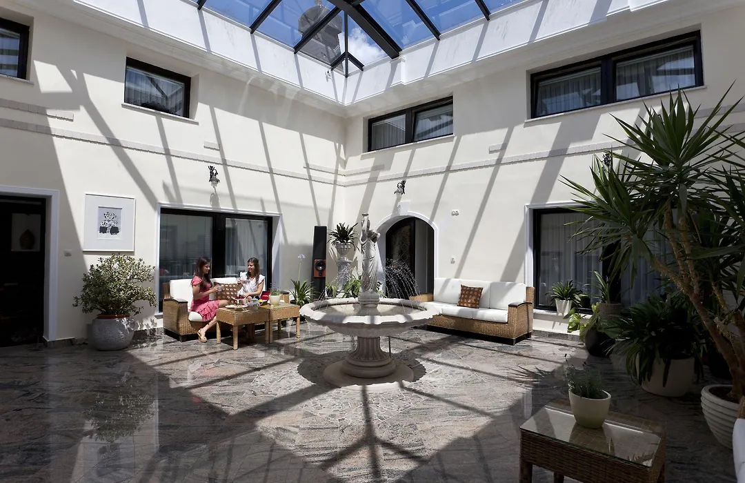 Aparthotel Vila Minka-1