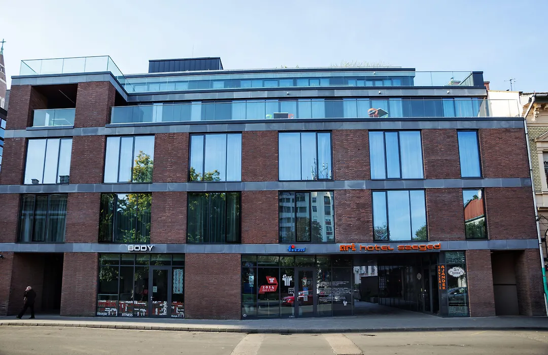 Art Hotel Szeged-1