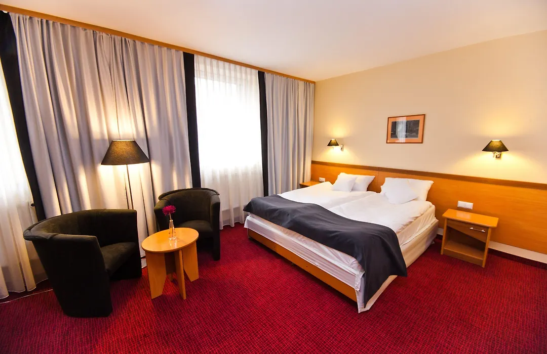 Hotel Malinowski Business-1