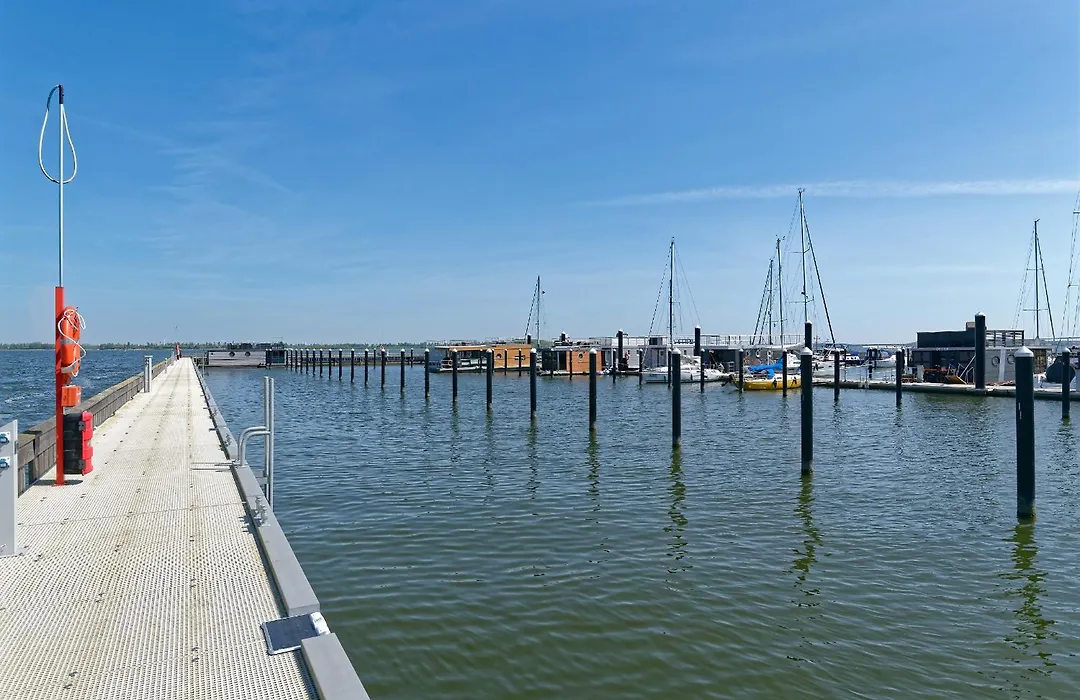 Hausboot TOLLOW-1