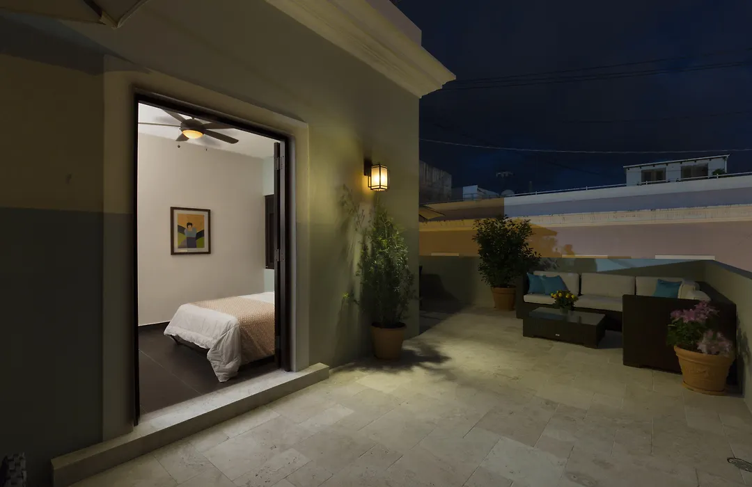 Decanter Hotel-1