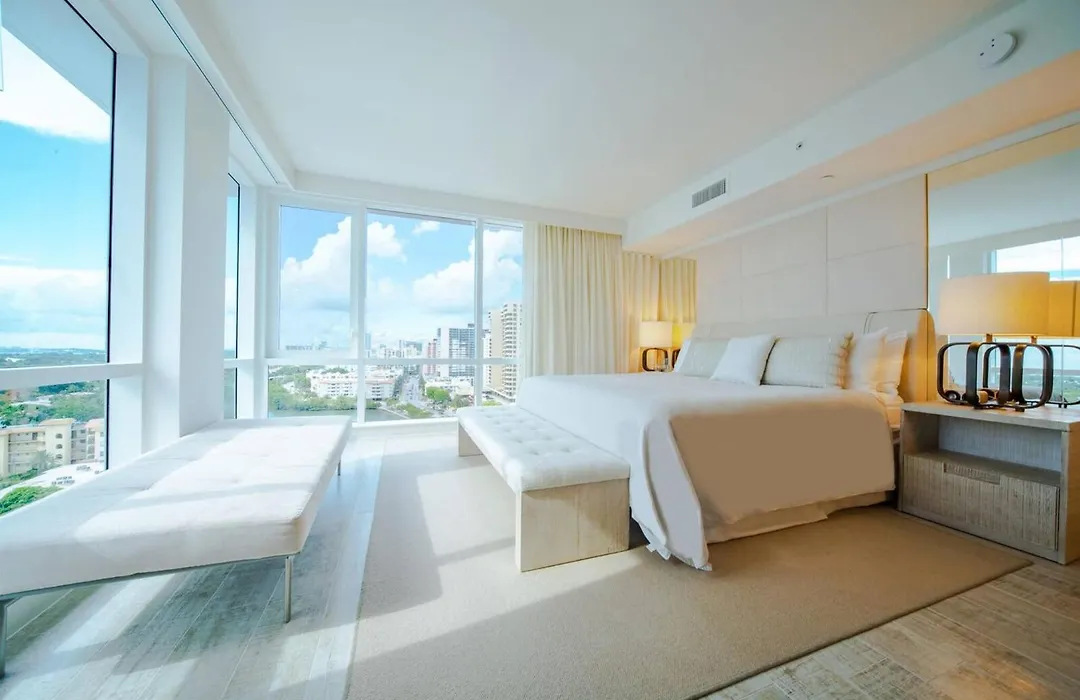 Amazing View 1 Hotel Corner Unit 2Br 2Ba W Balcony-1