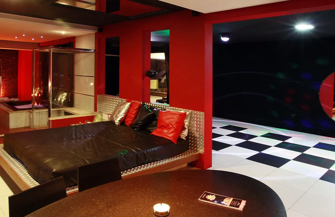 Assahi Motel (Adults Only)-1