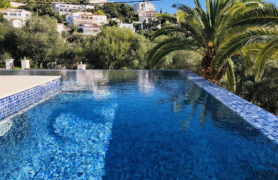 Villa Moderna En Roses Con Piscina, Aire Acondicionado Y Parking Privado - Es-258-164-1