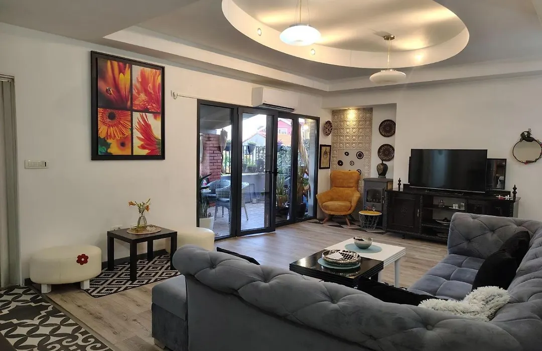 Katata Apartment Spacious House Floor With Terraces, 3 Bedrooms, Parking,Wi-Fi-1