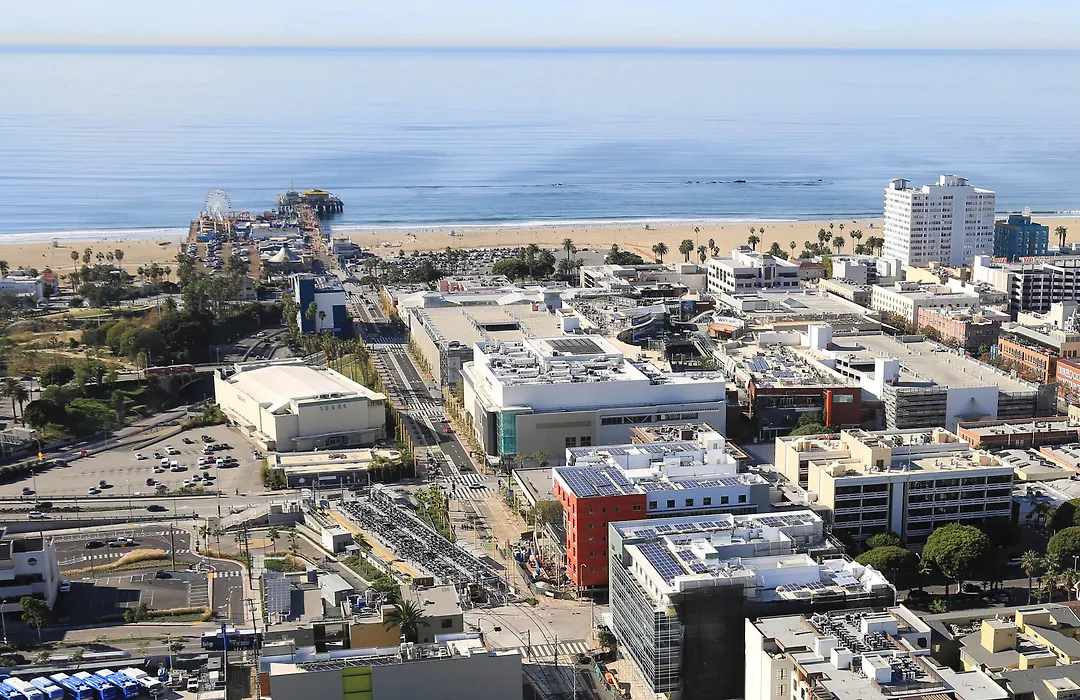 Courtyard By Marriott Santa Monica-1