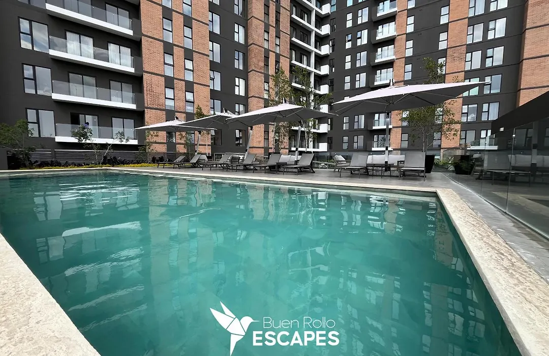 Luxury High-Floor 3 Bedroom Apartment Free Pool & Gym-1
