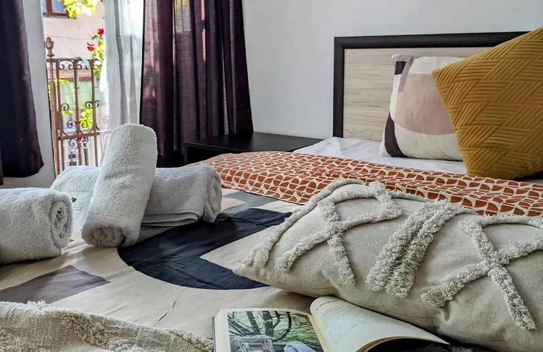 Honey I'M Home Apartments-1