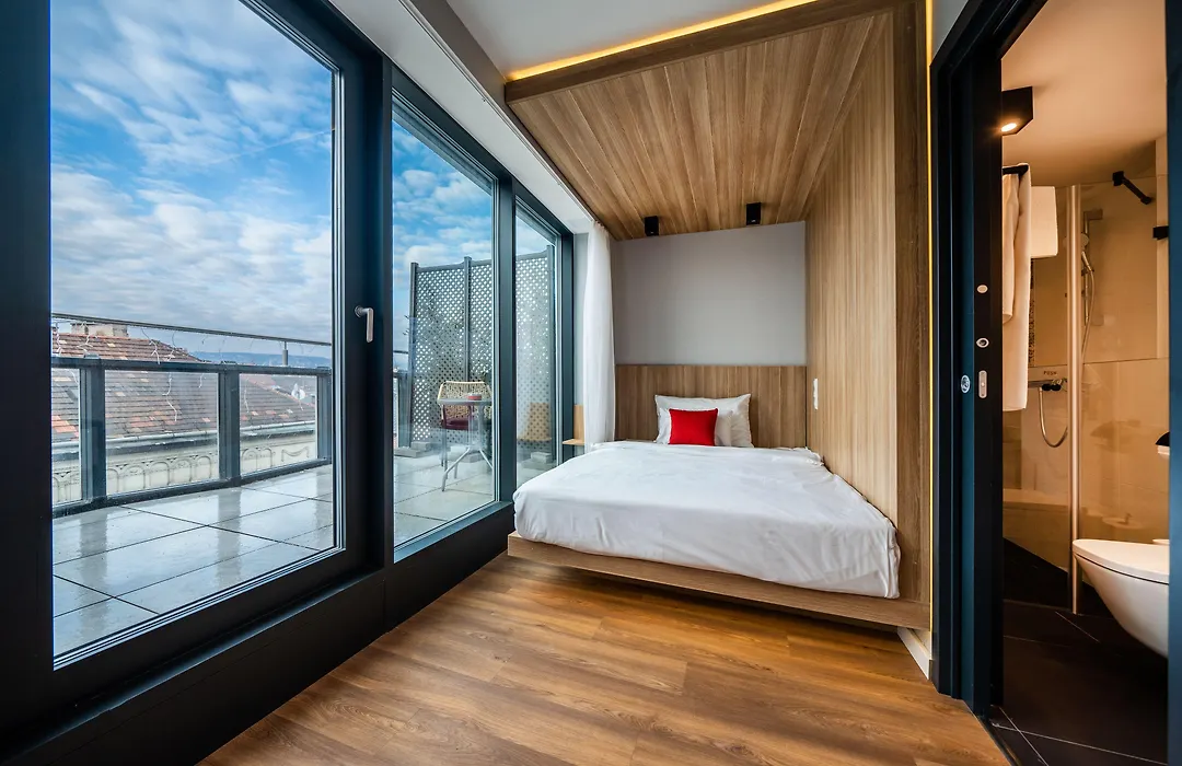Up Hotel Budapest-1