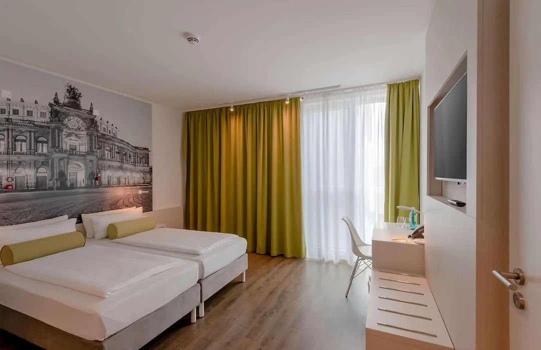 Super 8 By Wyndham Dresden-1