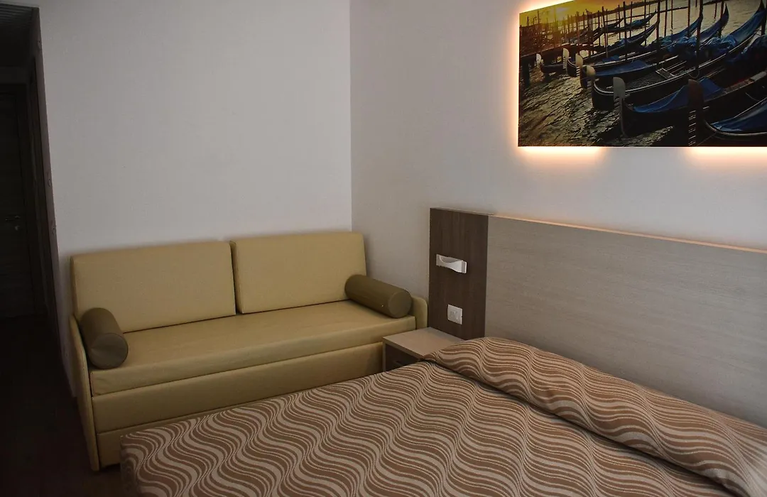 Hotel Montreal-1