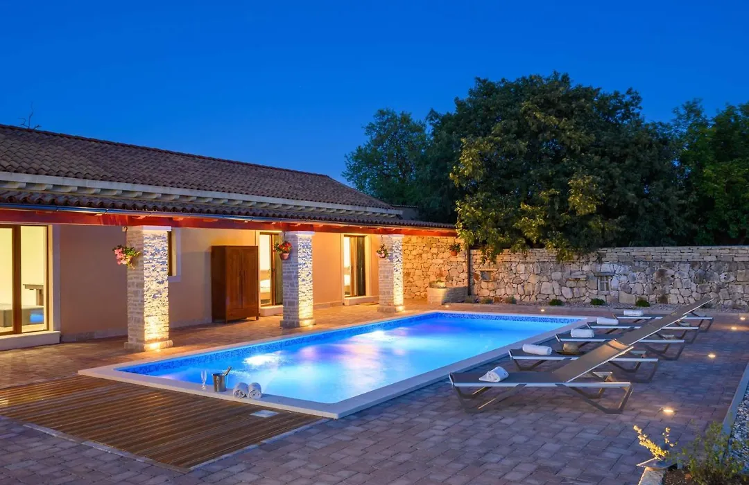Villa Jacassa With Pool And Jacuzzi-1