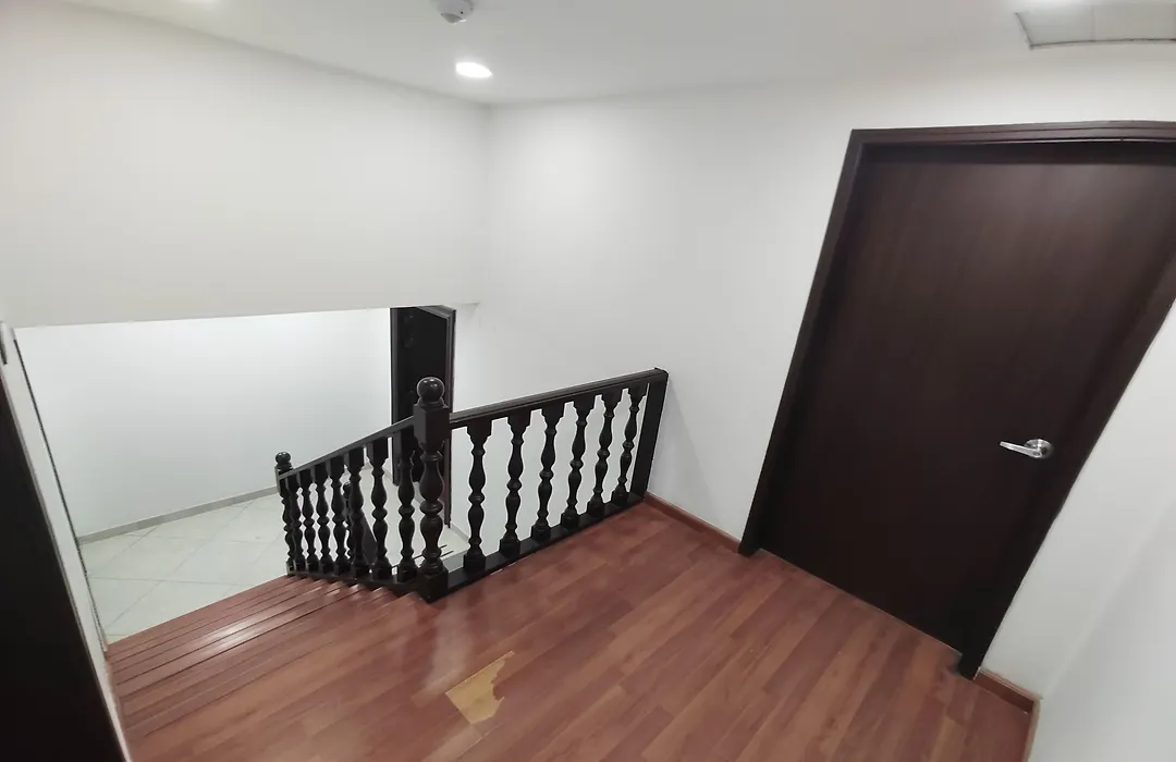 Ayenda Gold House-1
