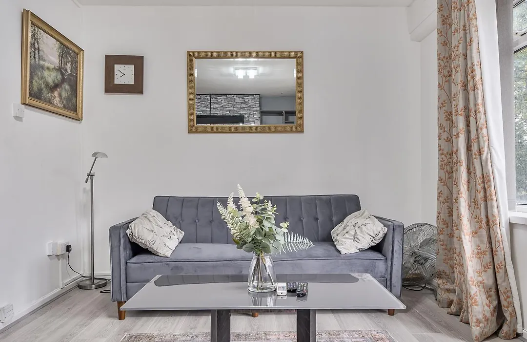 Comfortable&Modern 2-Bedroom Greenwich Apartment-1