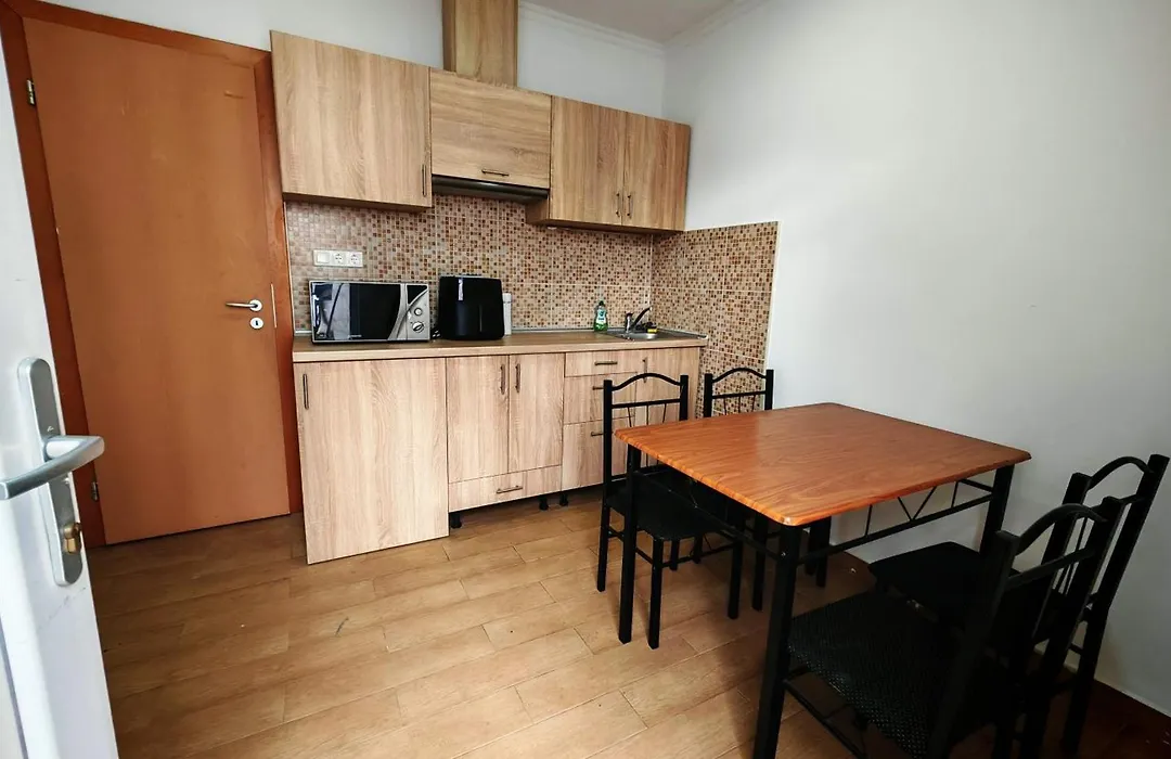 Ezee Rider Apartmanok-1