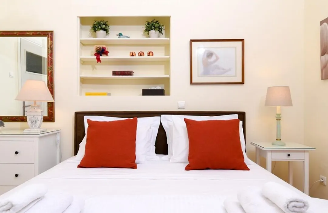 Classy Apartment In The Heart Of Athens-1