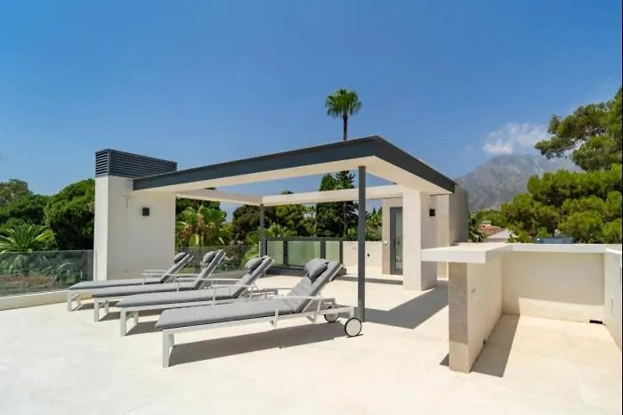 Ultra Luxury 5 Bedroom Retreat With Rooftop Solarium-1