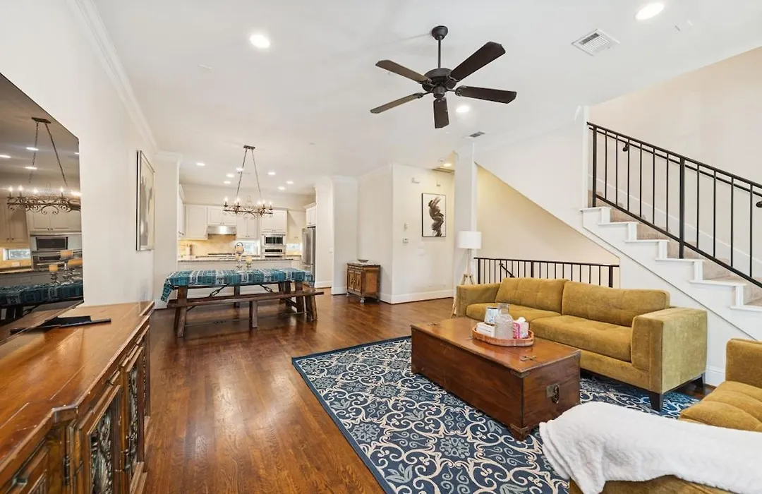 Highland Park, Oak Lawn Dallas Townhome-1