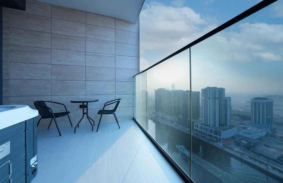 Luxury Trillionaire Studio With Jacuzzi And Canal Views In Business Bay-1