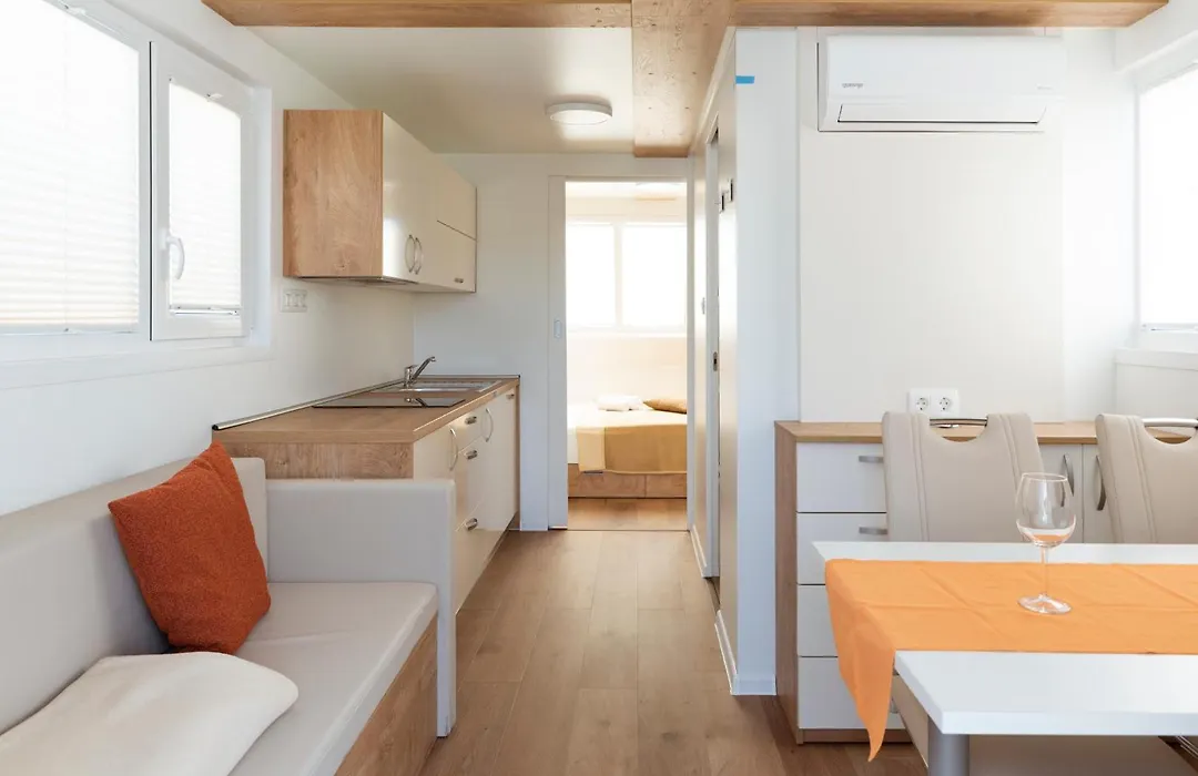 Floating House Marina-1