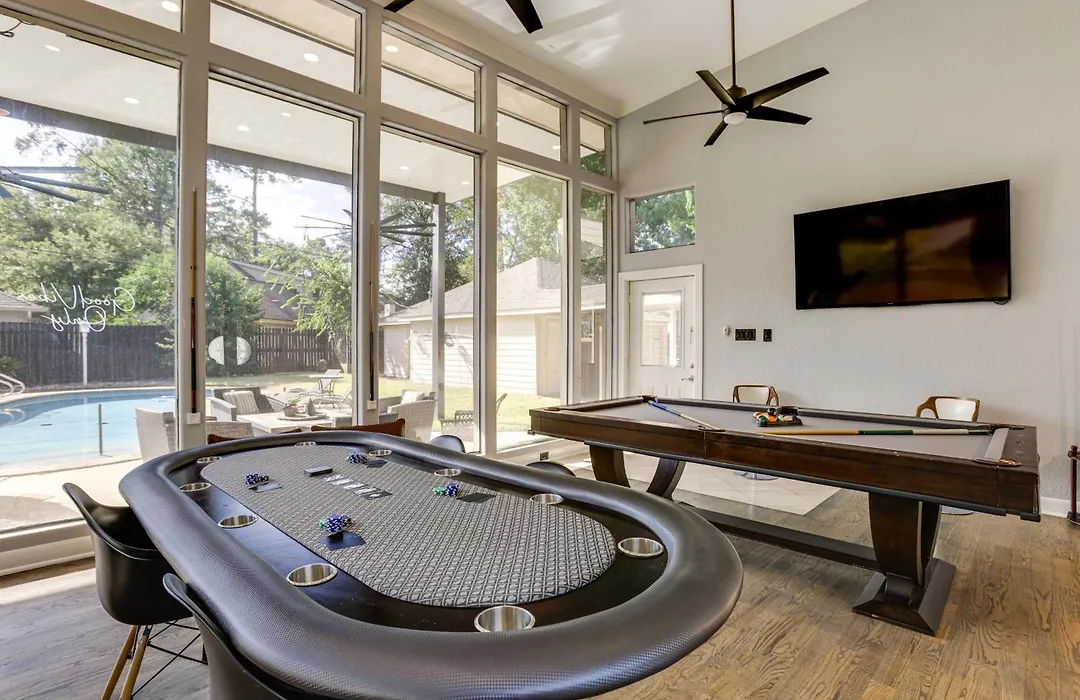Heated Pool, Hot Tub, Game Room: Houston Group Gem-1