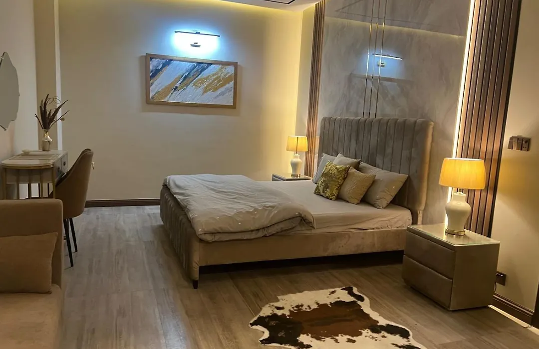 Executive Furnished 1-Bedroom Apartment Near Giga Mall ! City View Zeta Mall-1