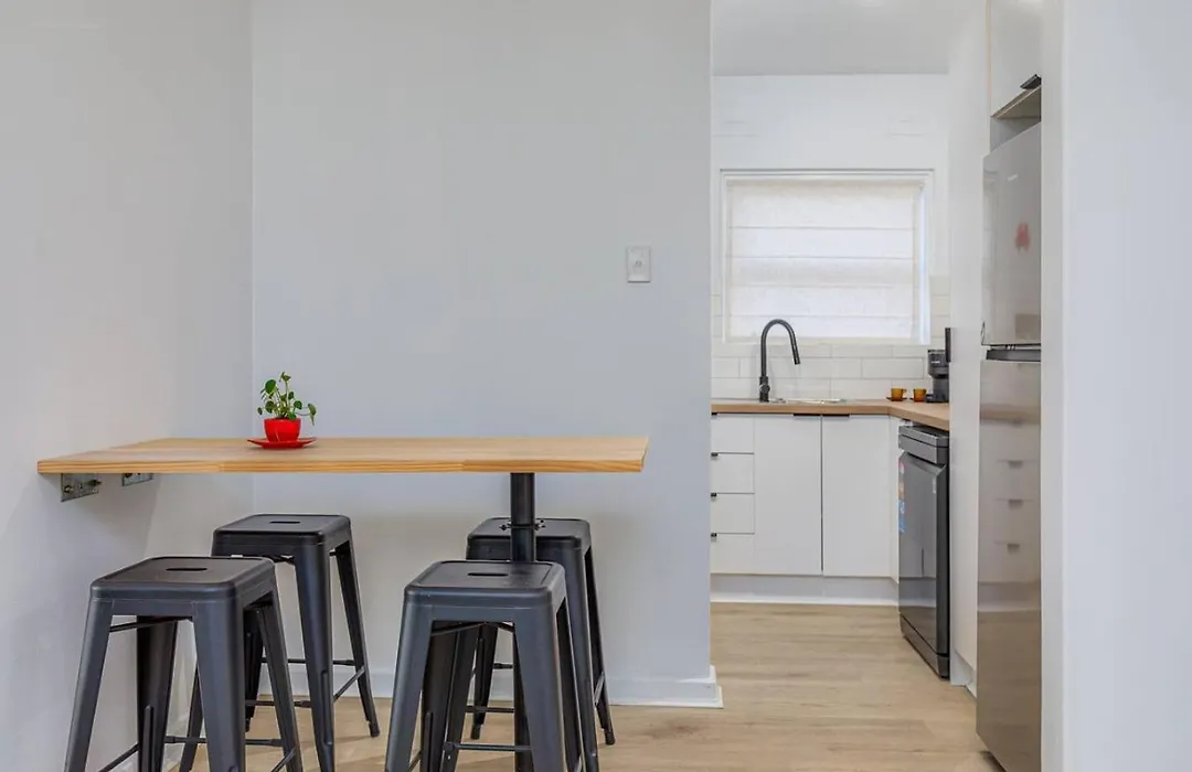 Sleeps 4 Priv. Courtyard Walk To Beach-1