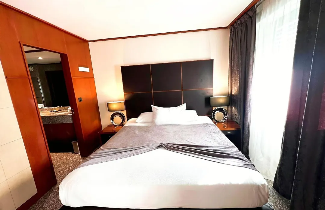 Goldstar Resort & Suites-1
