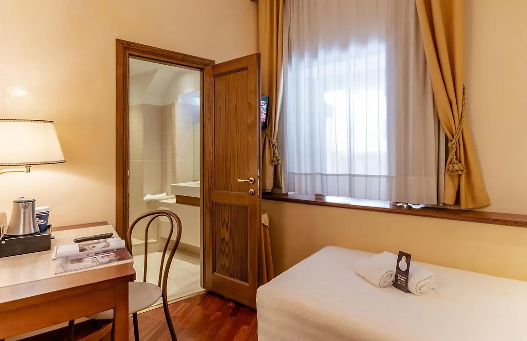 B&B Hotel Firenze Pitti Palace Al Ponte Vecchio-1