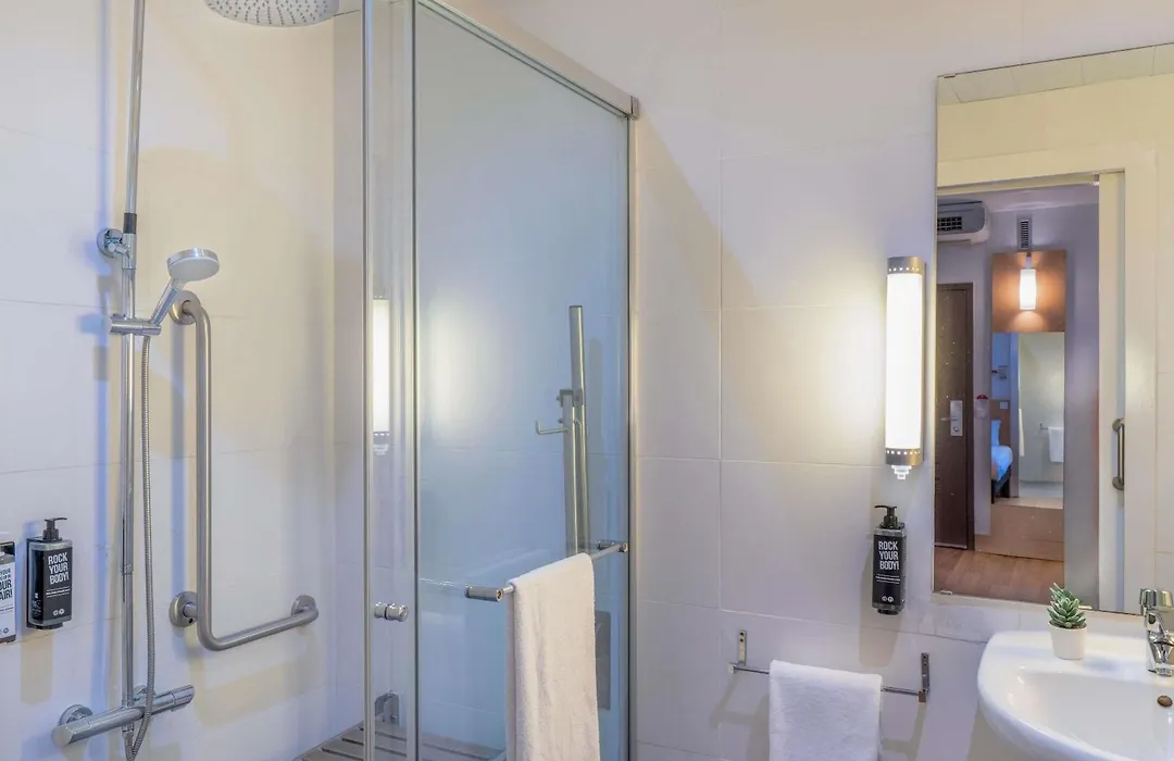 Ibis Barcelona Meridiana-1