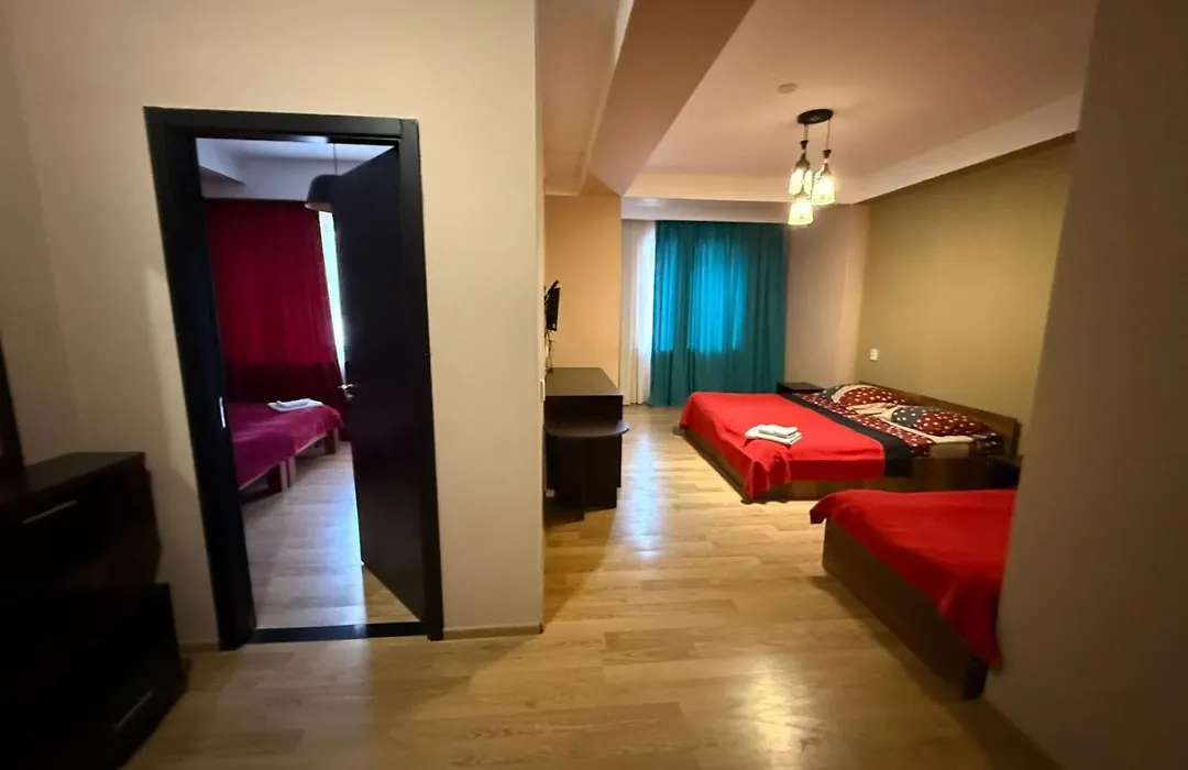 Hotel Hills-1