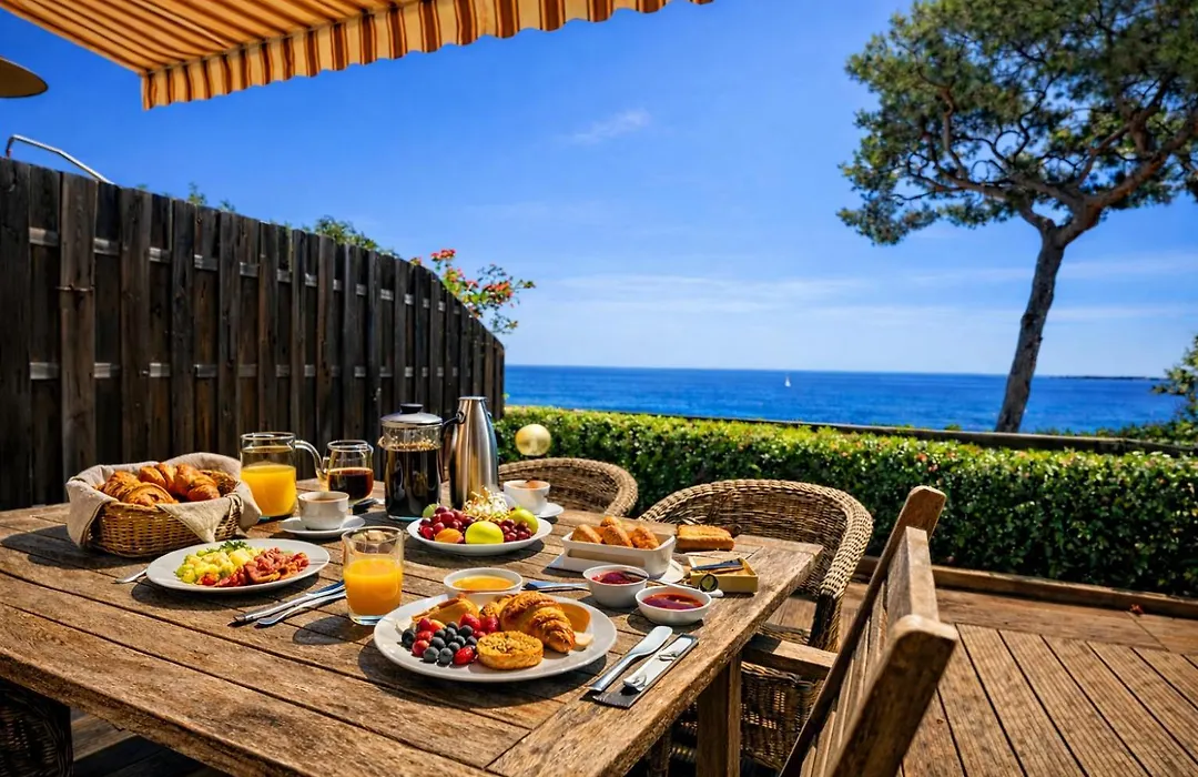 Villa Cannes I Deluxe Seafront - Sea View - Garden & Terrace -Prime Location--1