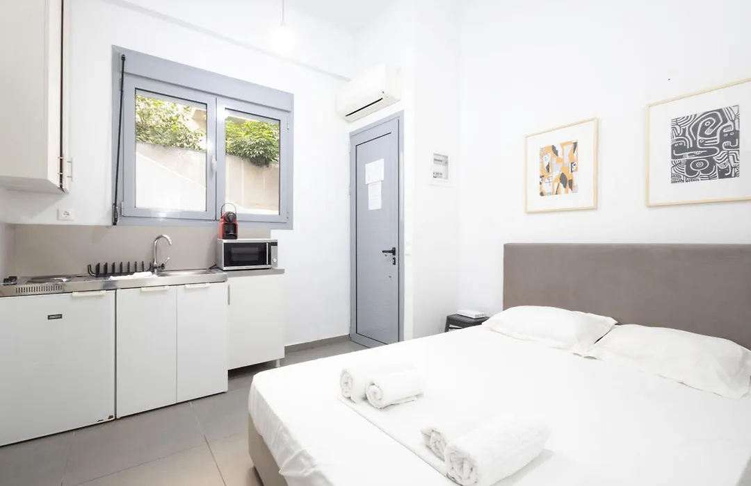 Renovated 4 Bdr House Near Acropolis - New Beds, Terrace & Green Yard-1