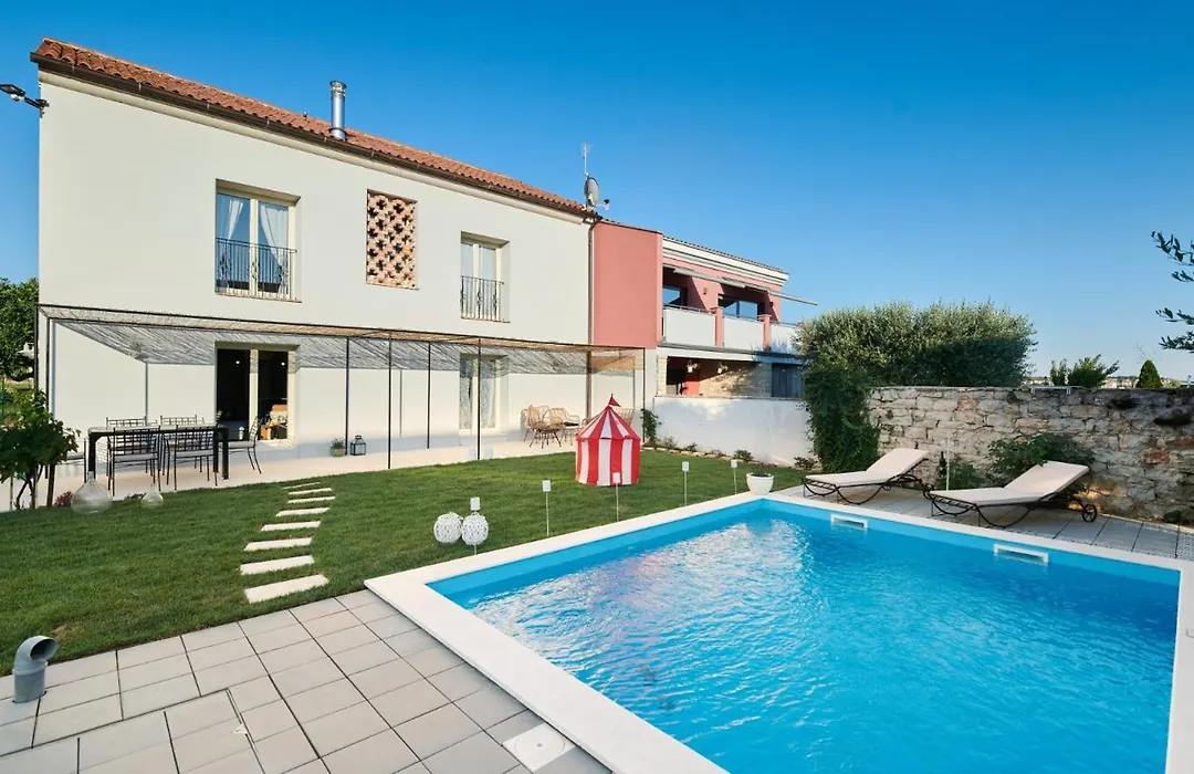Villa Mediterranea With Pool And Grill In Umag-1
