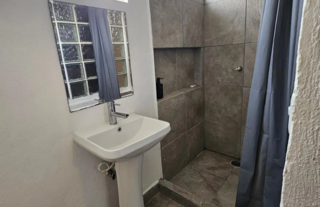 Habitacion Centrica Con Bano Privado-1