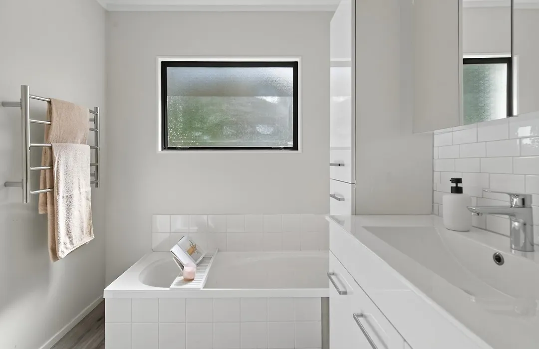 Private Room With Views Guests Shared Bathroom Family Home With Kitten-1