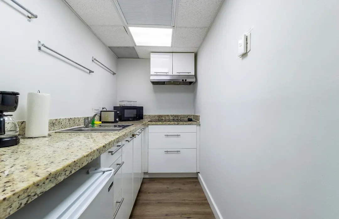 Coastal 2Br Escape | Walk To Beach & 2 Queen Beds-1