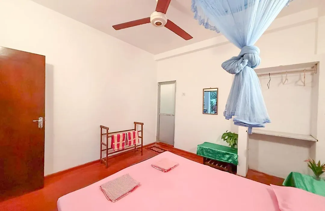 Greenway Guesthouse In Unawatuna-1