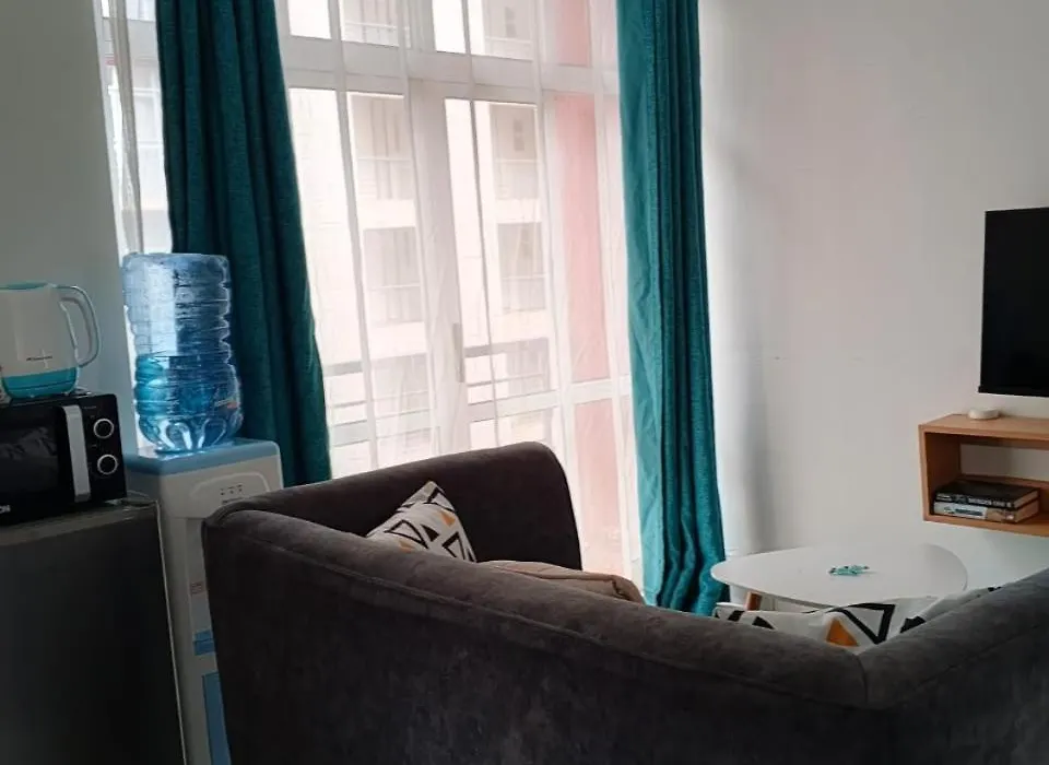 Racecourse Studio Netflix Wifi Free Parking-1
