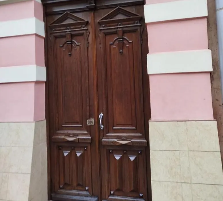 Monro-Style In The Historical Center-1
