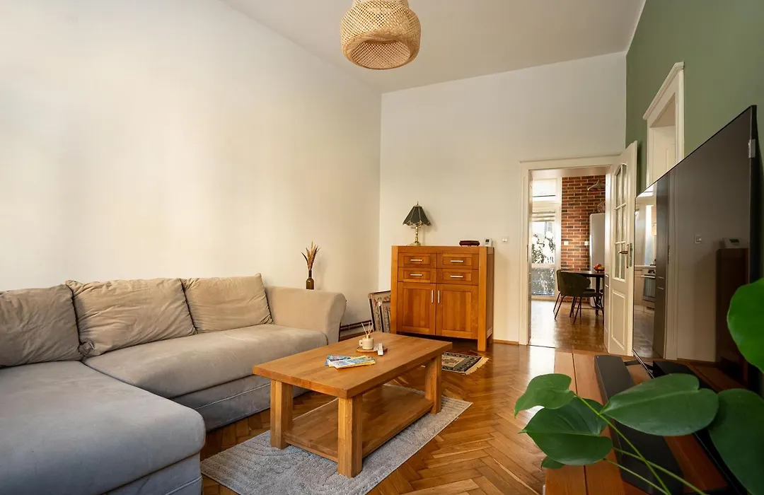 Spacious City Flat With Courtyard-1