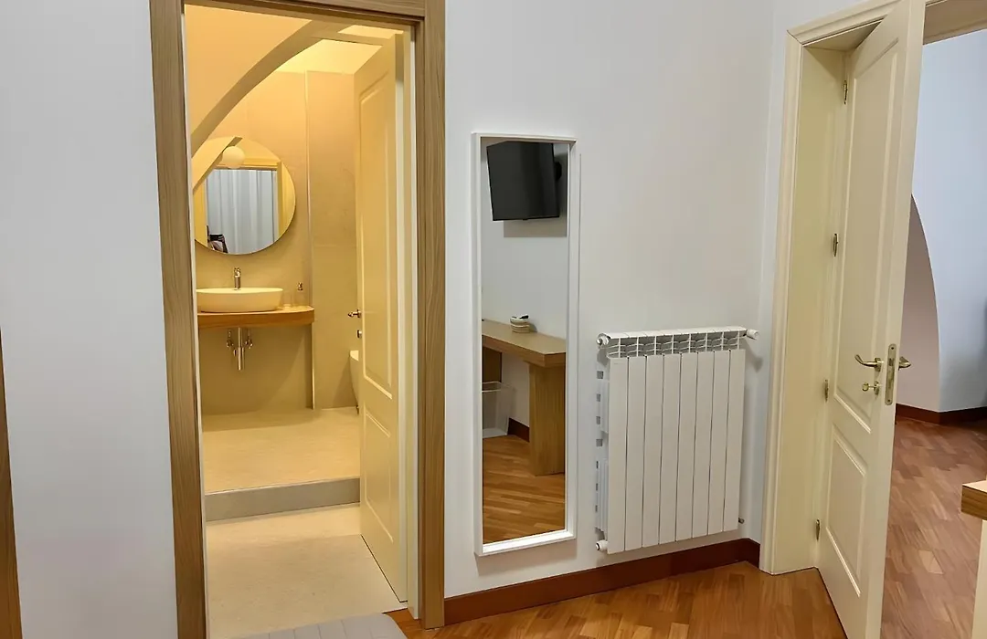 Casa Degli Artisti, A Spacious Apartment In The Center-1