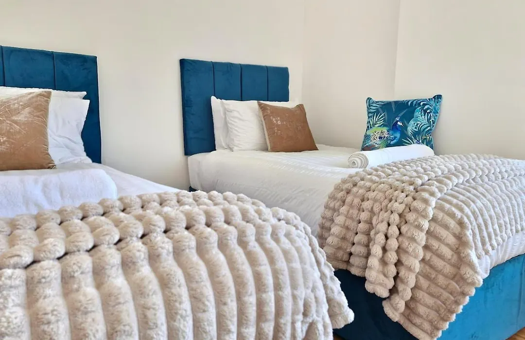 Free Parking Large Balcony Central Location-1