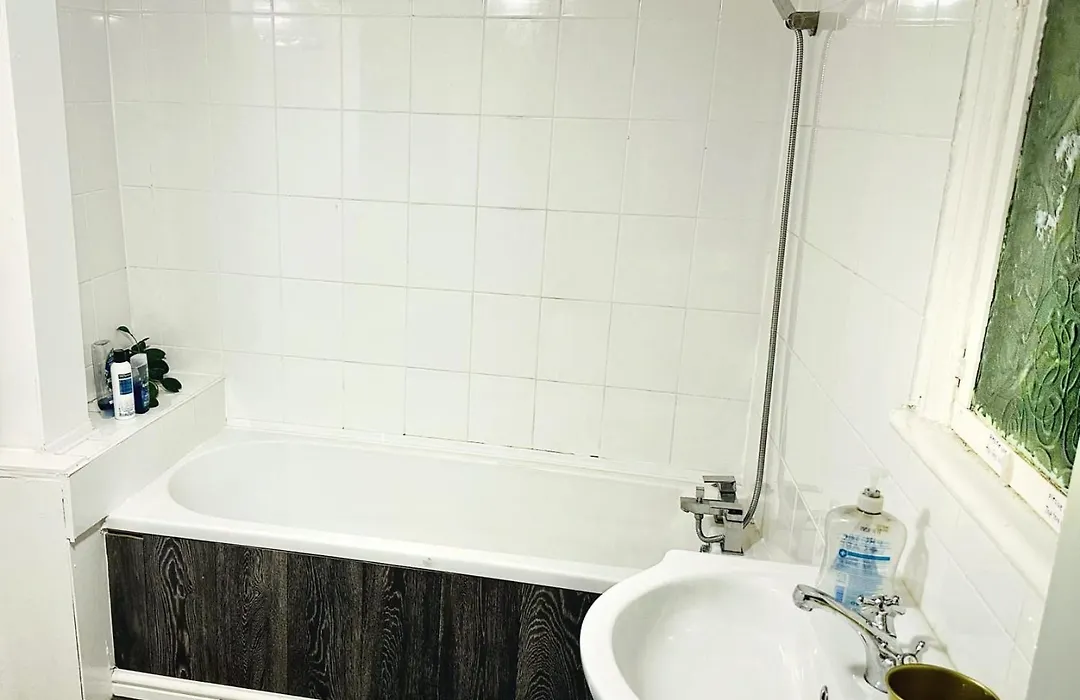 Specious Liverpool Central Apartment-1